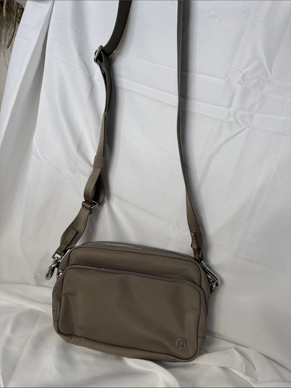 lululemon Everywhere Crossbody Bag 2L Metal Hardware